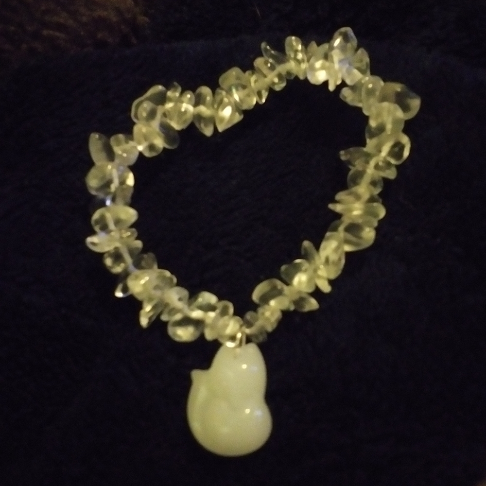 Stone beaded stretch fox charm bracelet